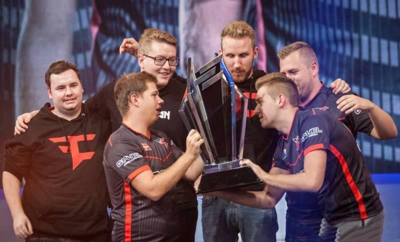 DOTA2：V社用红色钥匙扣定位，Aster跟IG有望参赛TI10